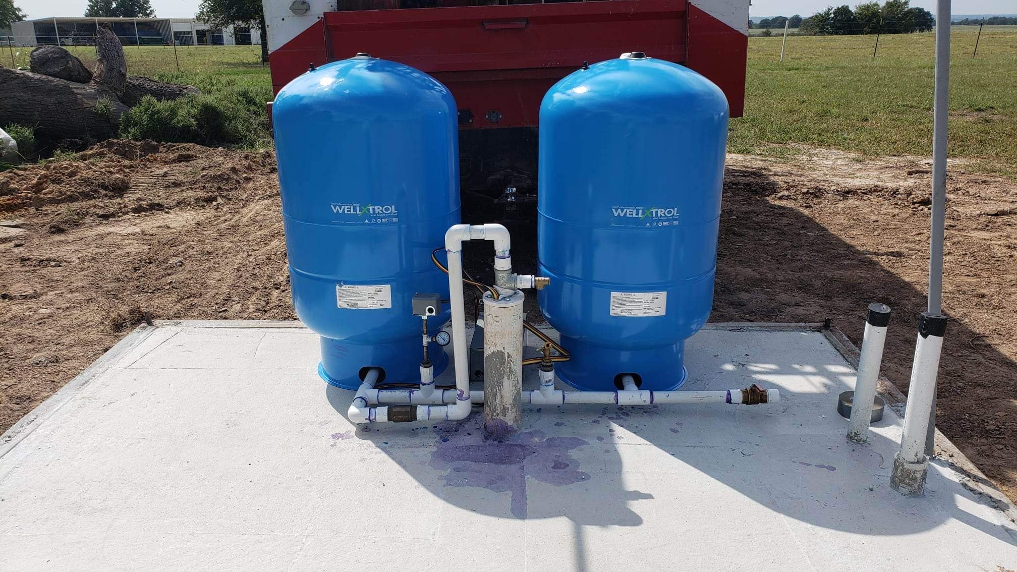Agricultural well pressure tanks